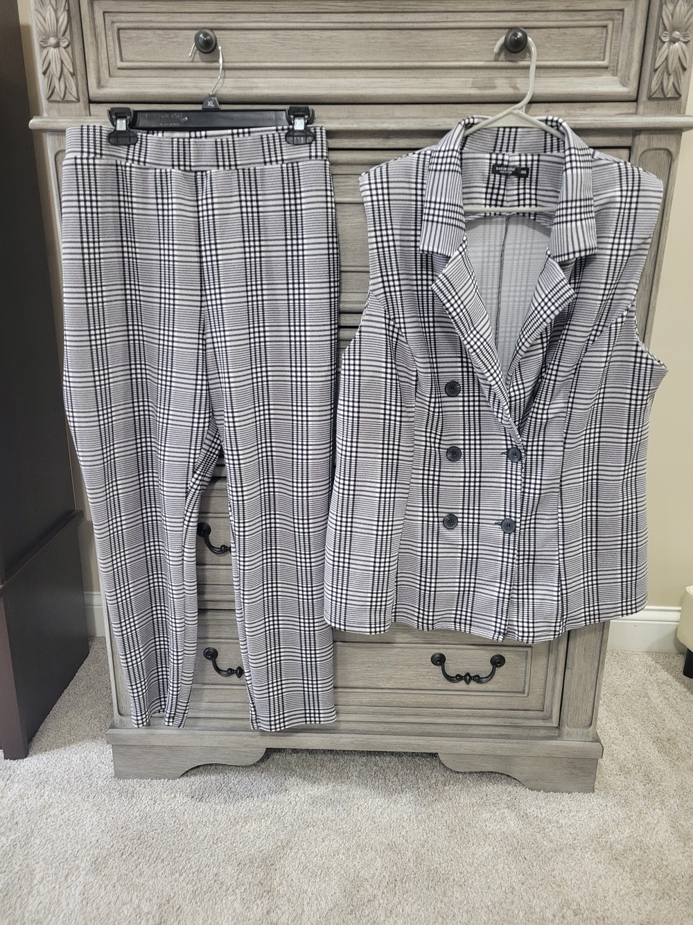 Women's Black & White Plaid Sleeveless Double-Breasted Blazer & Pants Set